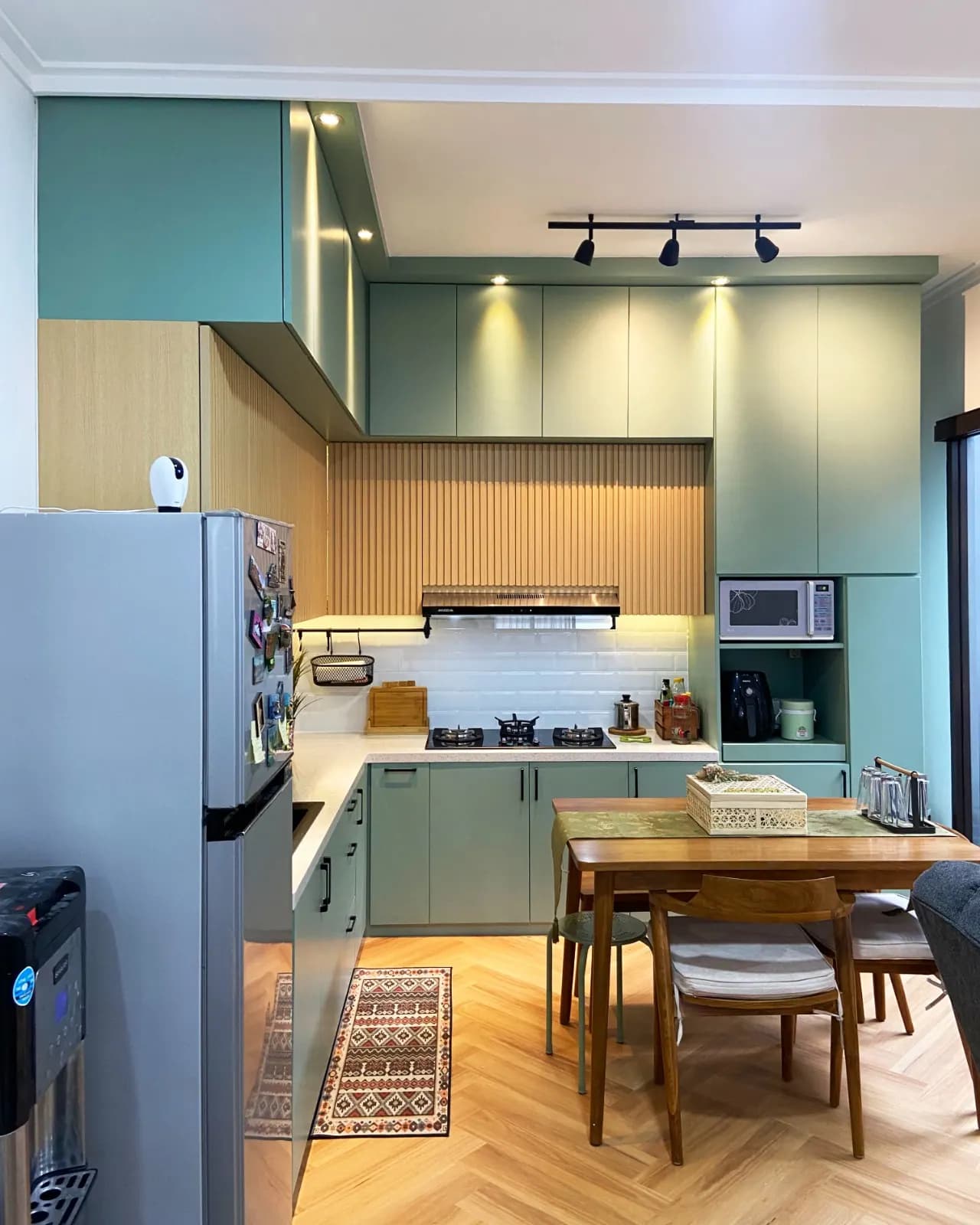 Kitchen Set & Pantry custom karya Niscala Furniture, finishing modern - detail 3