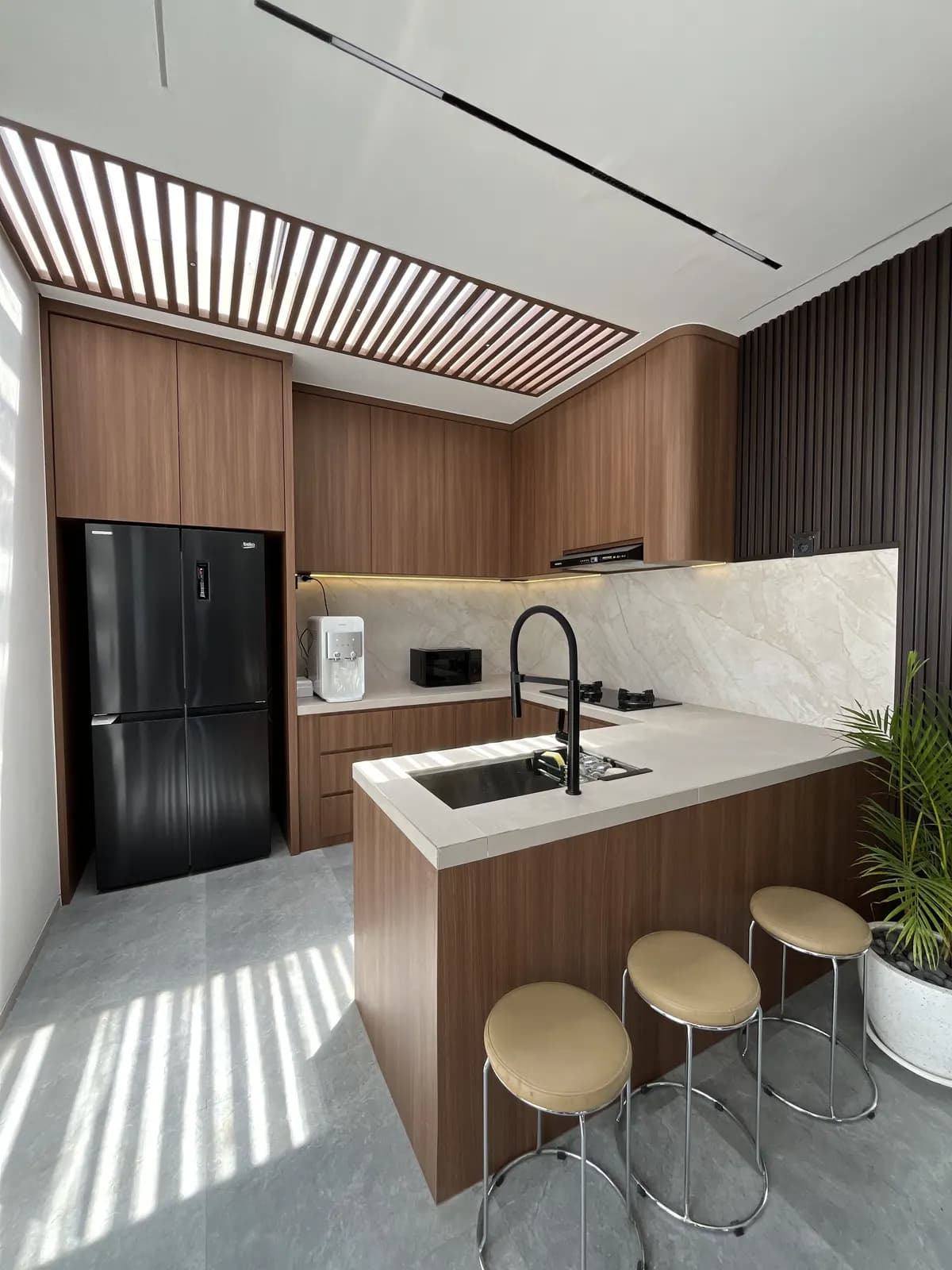 Kitchen Set & Pantry custom karya Niscala Furniture, finishing modern - detail 6