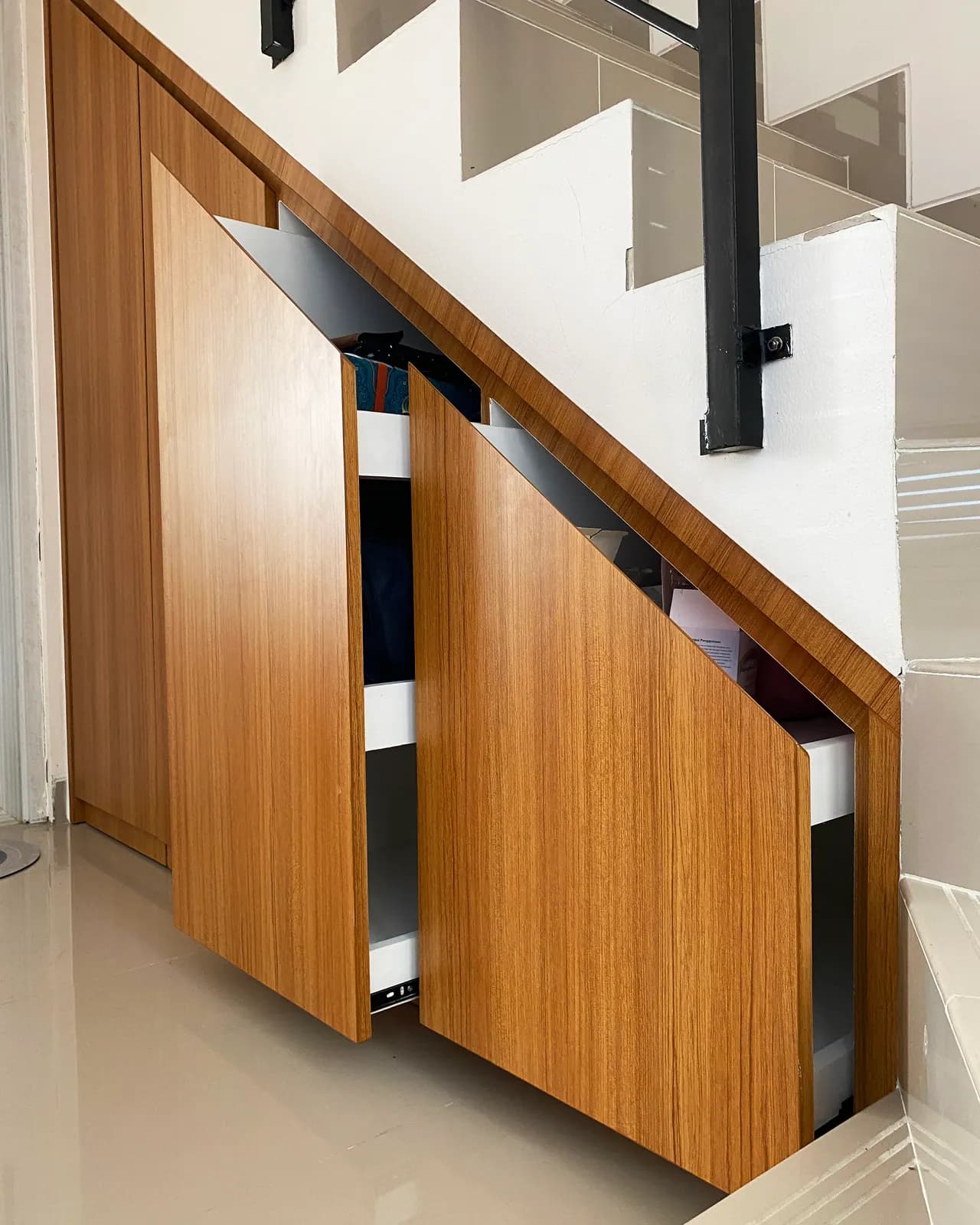 Lemari Bawah Tangga custom karya Niscala Furniture, di Bojongsoang - detail 2