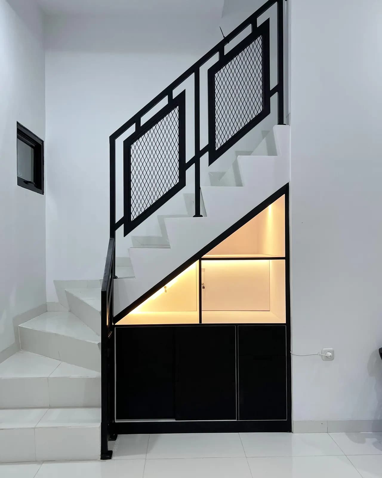 Lemari Bawah Tangga custom karya Niscala Furniture, di Cikutra