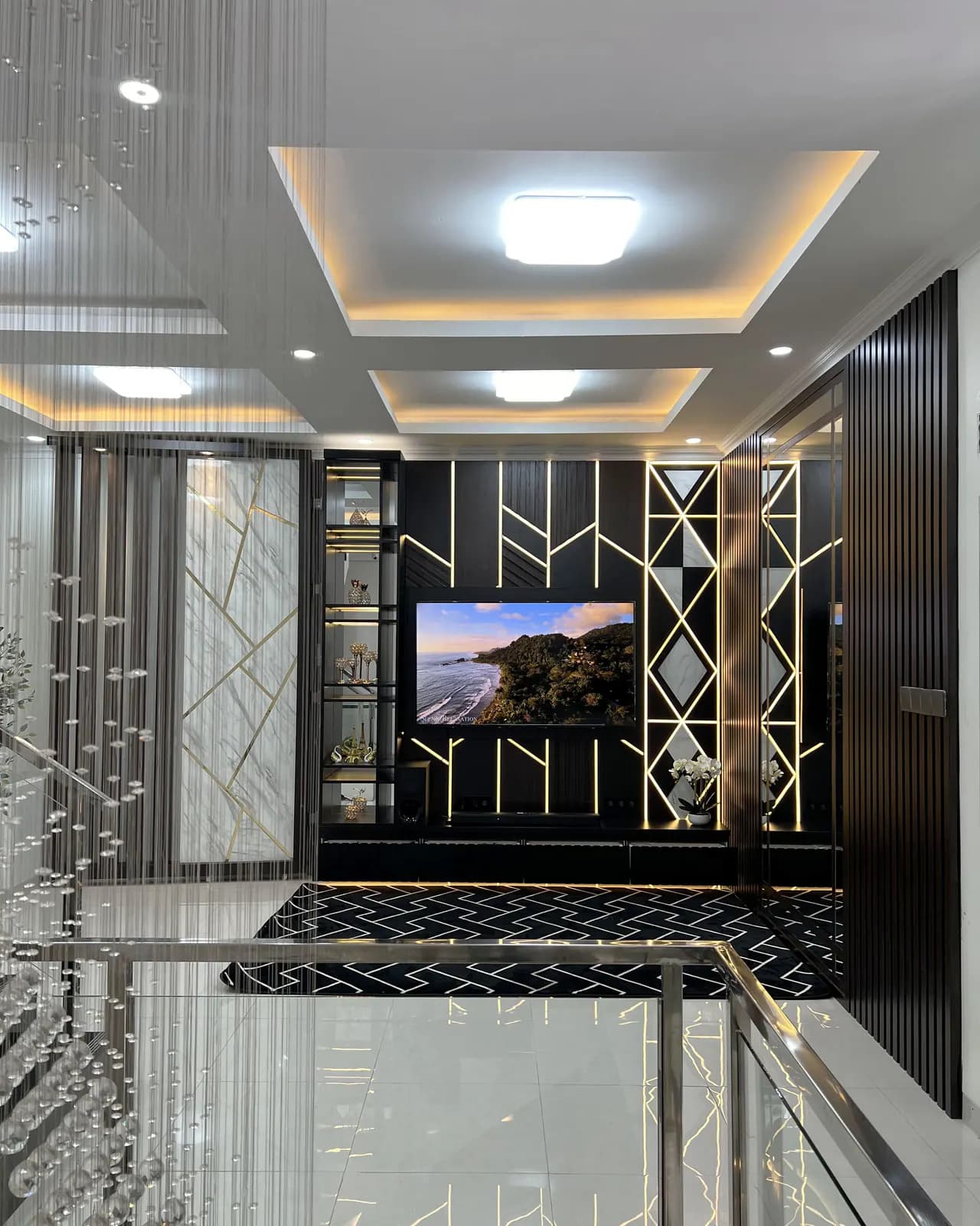 Backdrop TV & Rak Televisi custom karya Niscala Furniture - detail 5