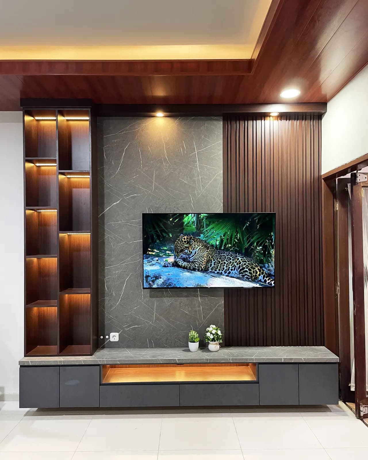 Backdrop TV & Rak Televisi custom karya Niscala Furniture - detail 6