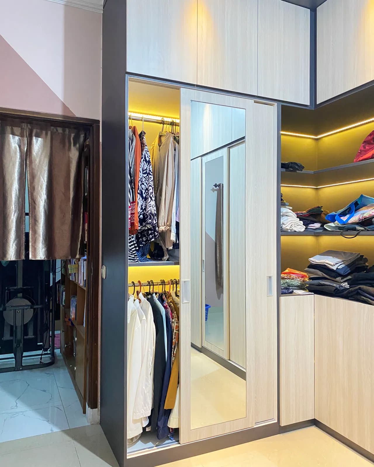 Lemari Pakaian Custom custom karya Niscala Furniture, di Cisitu Lama - detail 2