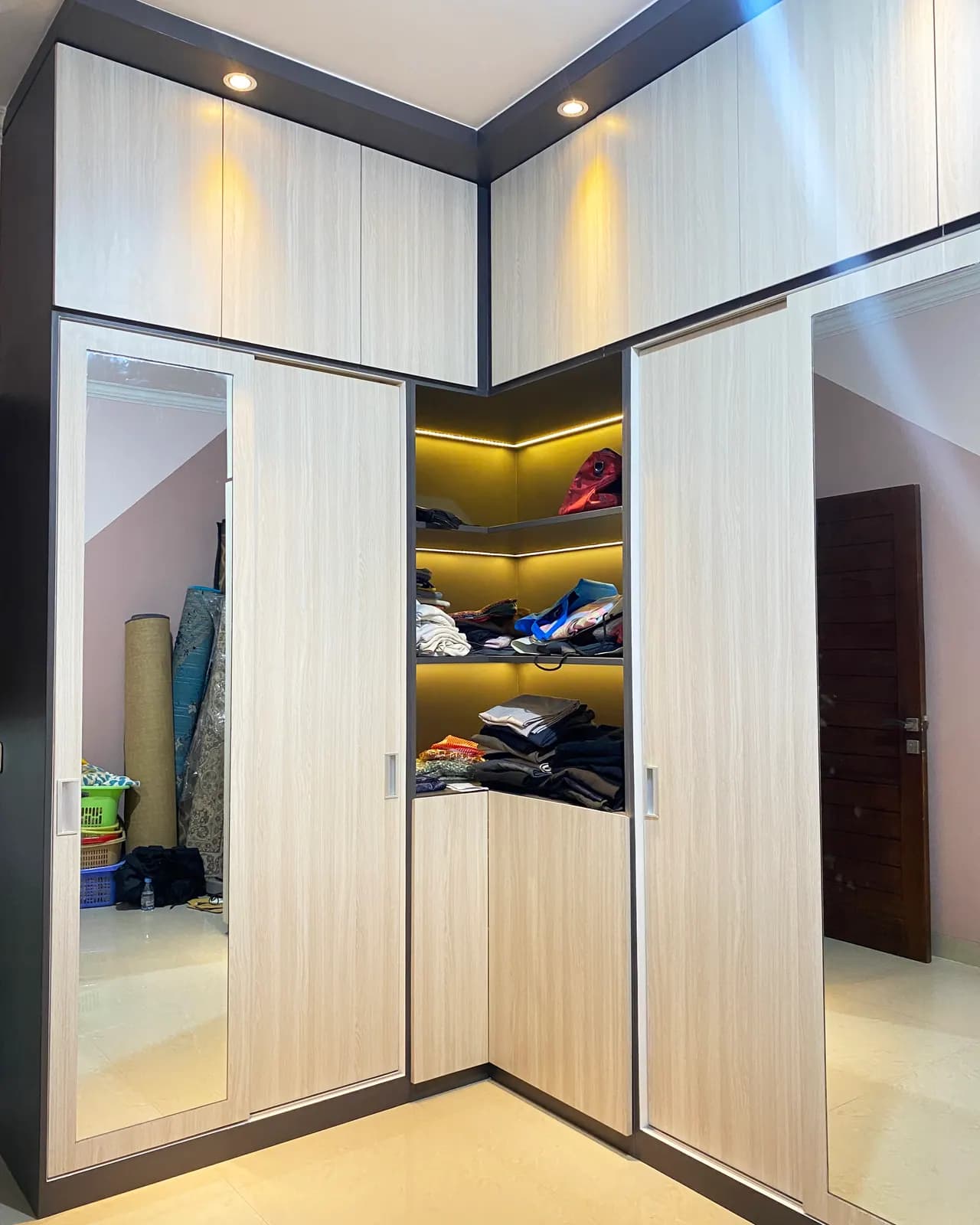 Lemari Pakaian Custom custom karya Niscala Furniture, di Cisitu Lama - detail 3
