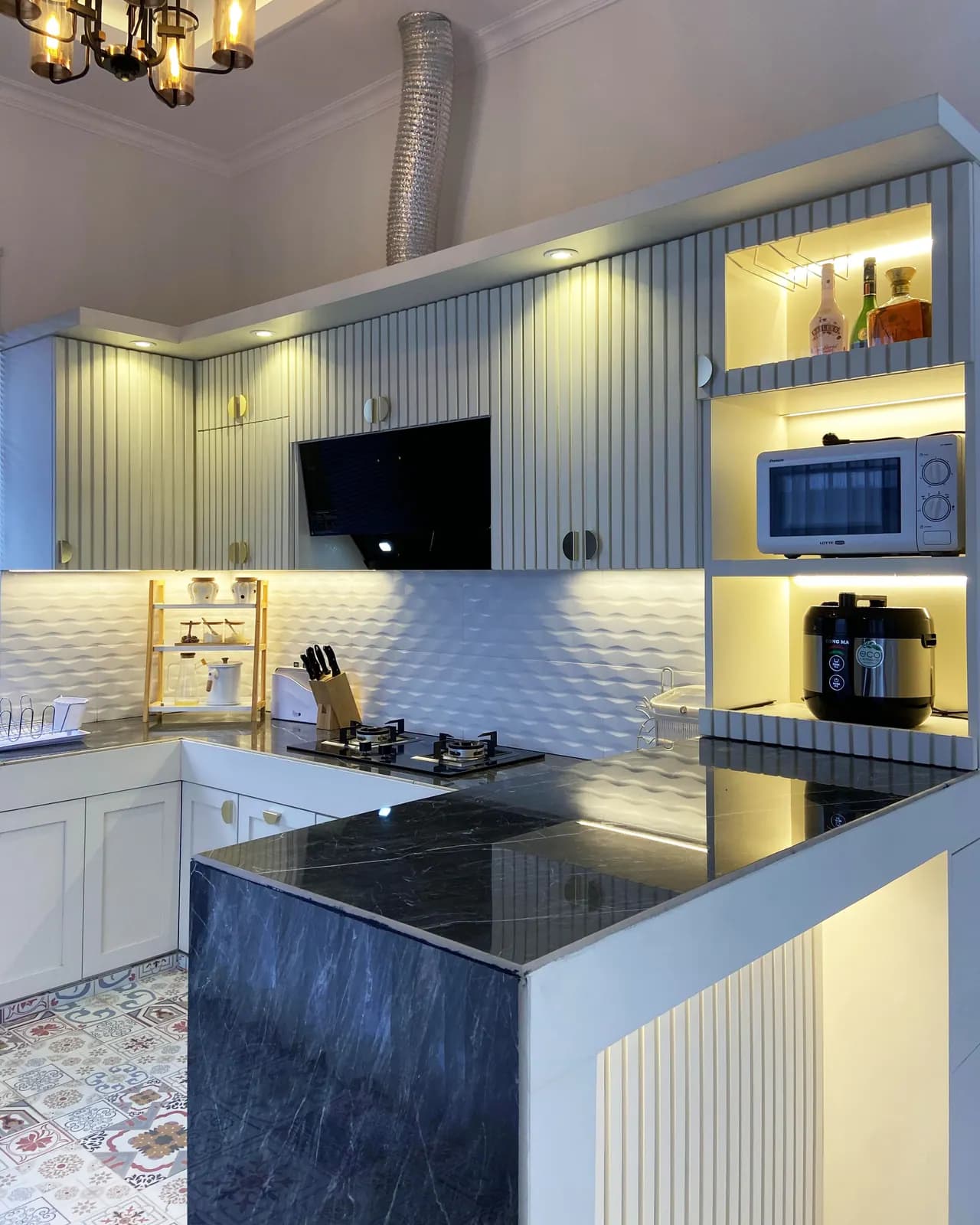 Kitchen Set & Pantry custom karya Niscala Furniture, di Soreang, finishing klasik - detail 2