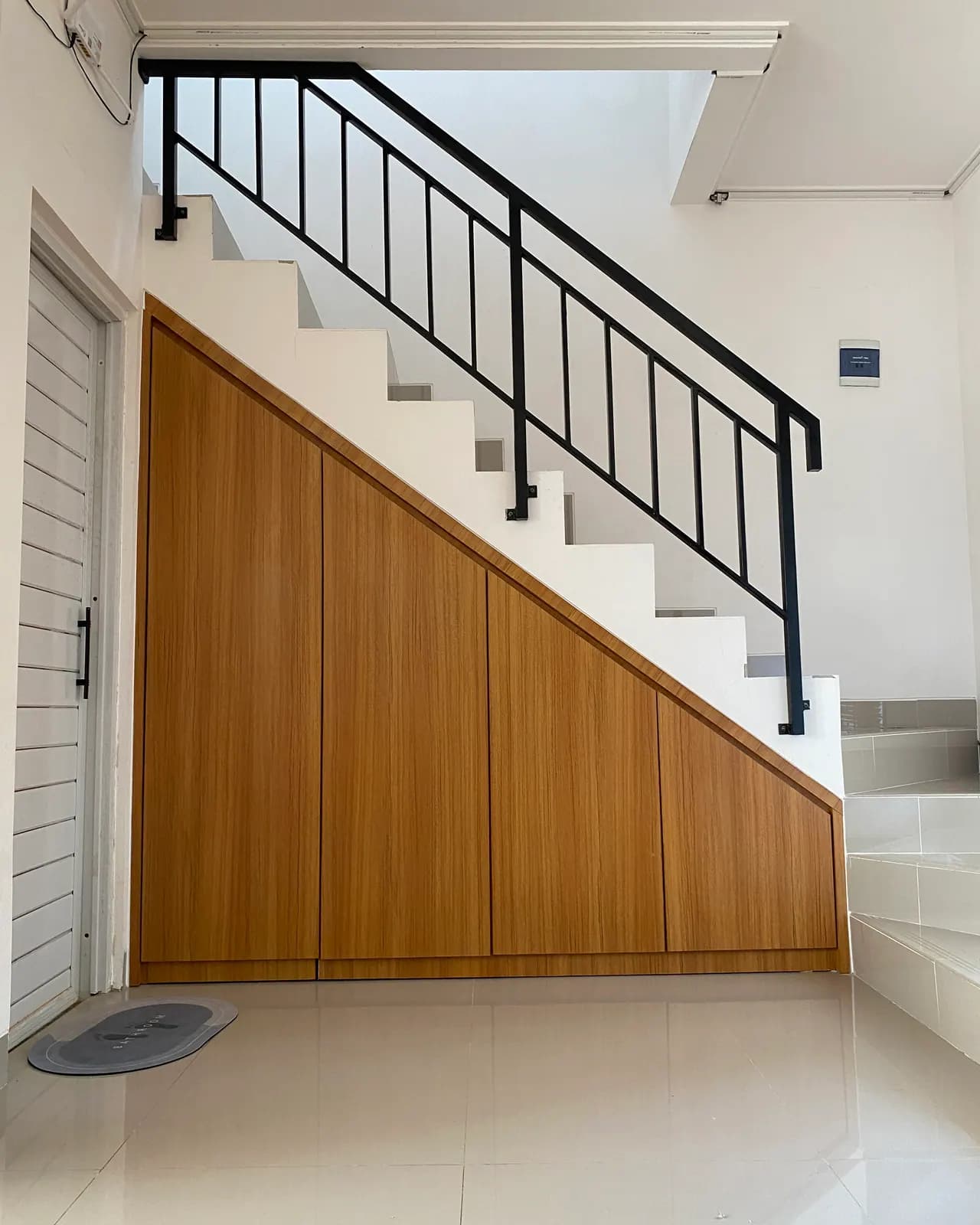 Lemari Bawah Tangga custom karya Niscala Furniture, di Bojongsoang