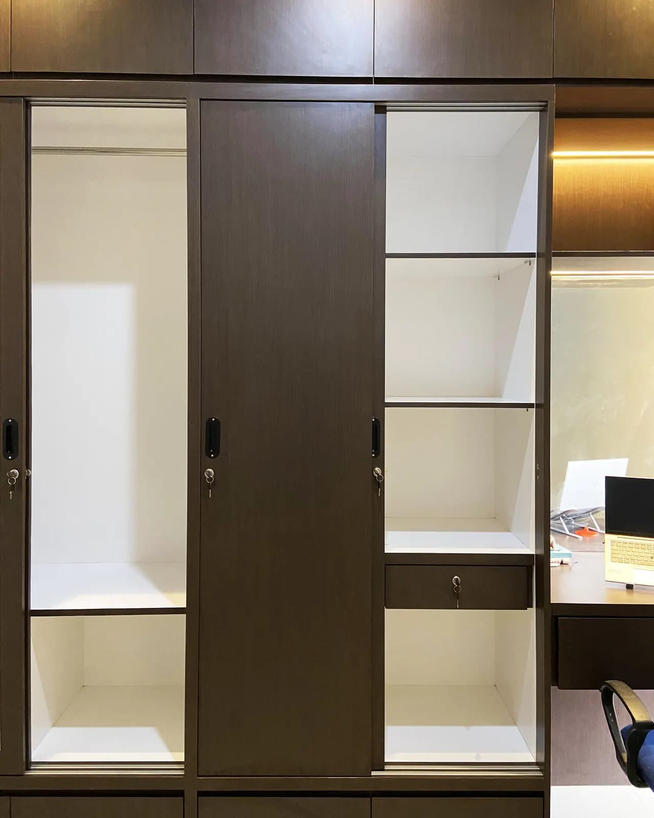 Lemari Pakaian Custom custom karya Niscala Furniture, di Padalarang