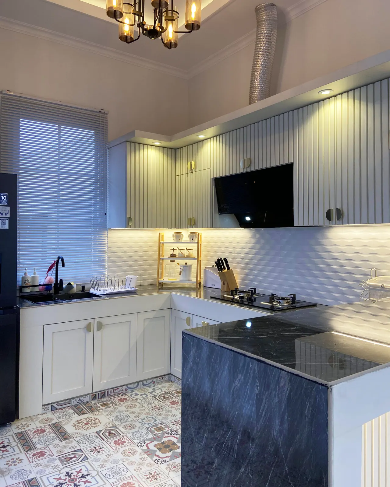 Kitchen set L-shape di Soreang Bandung oleh Niscala Furniture