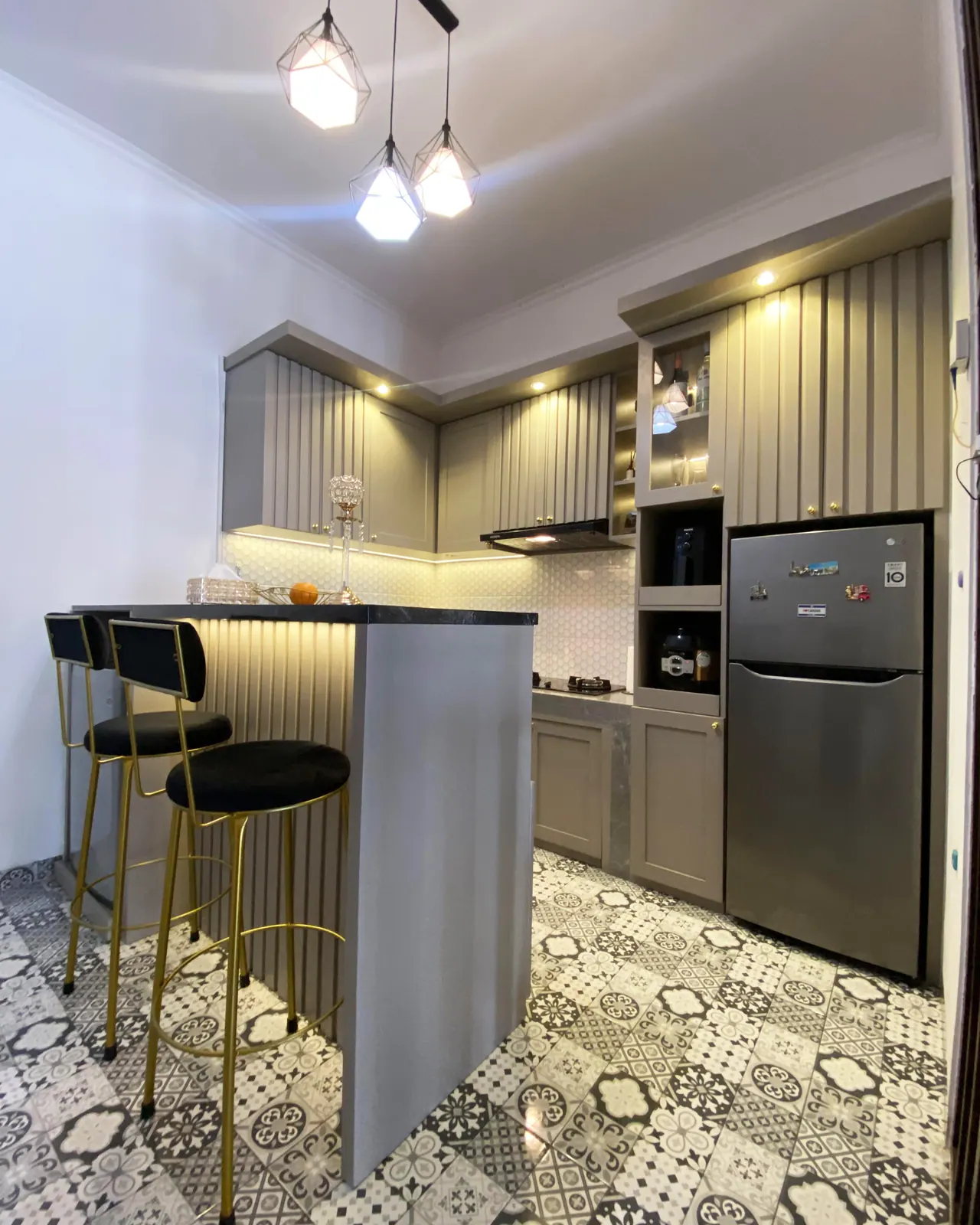 Kitchen set full plafon di Soreang oleh Niscala Furniture
