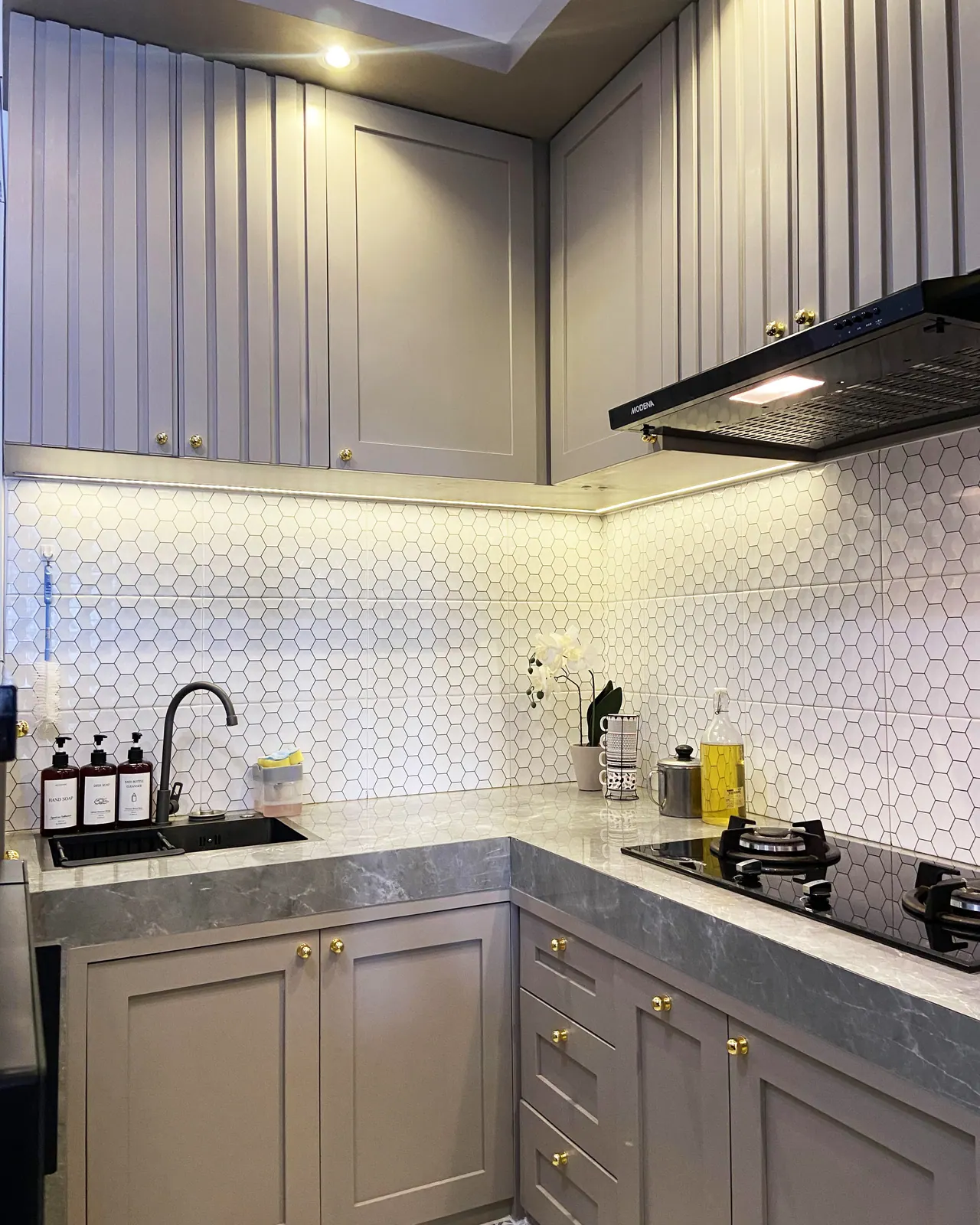 Detail area sink kabinet kitchen set