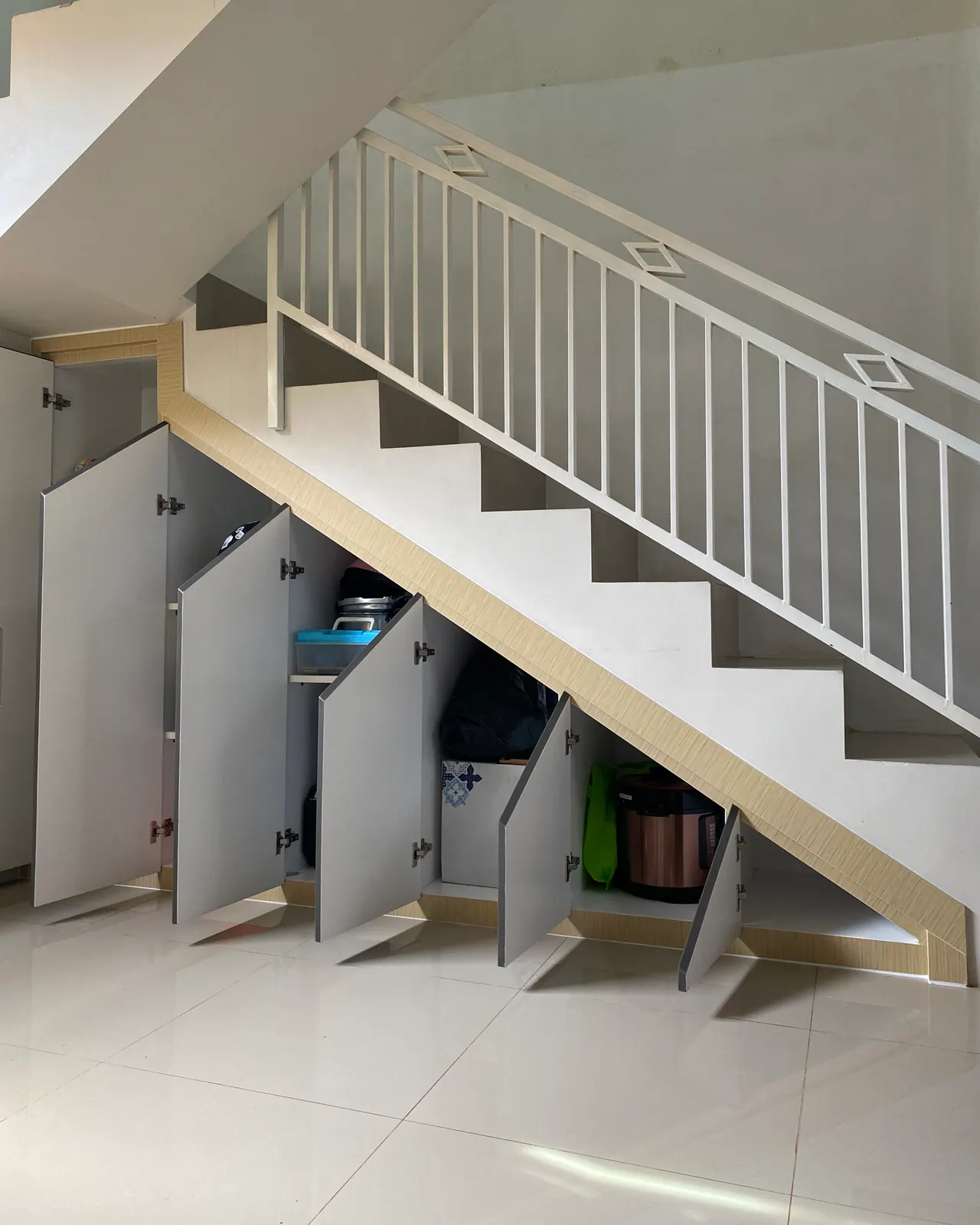 Interior laci bawah tangga Rancaekek